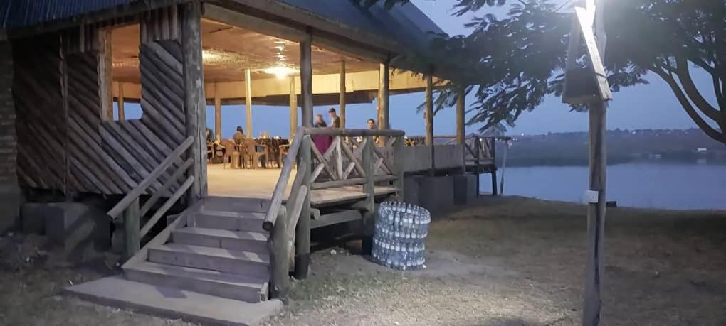 Tembo Safari Lodge Katunguru Buitenkant foto