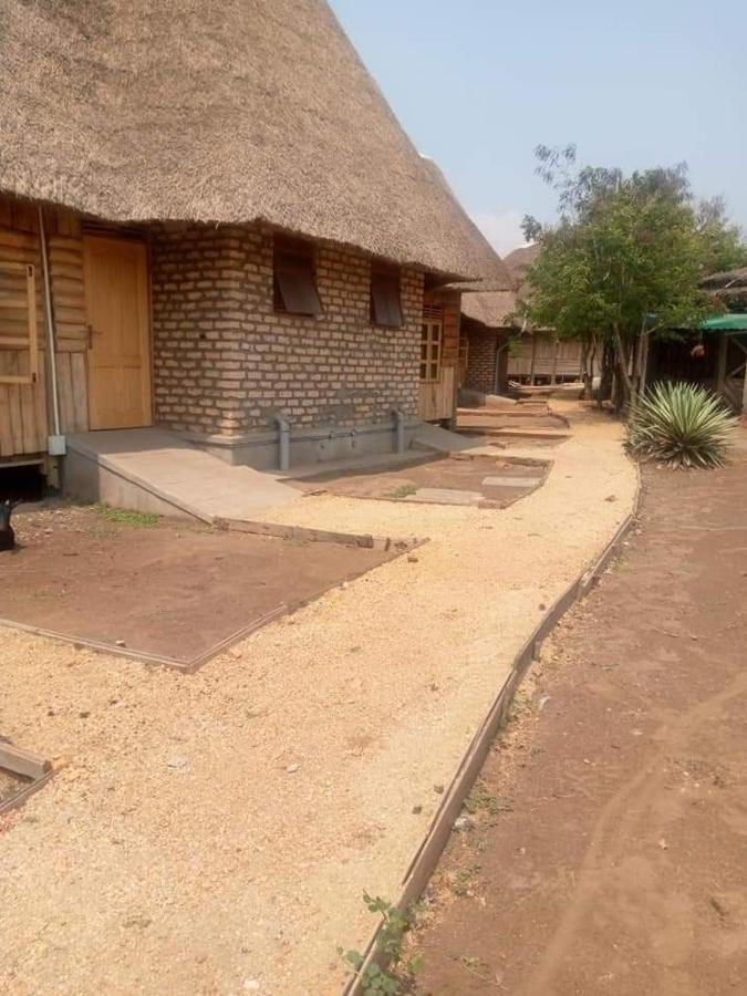 Tembo Safari Lodge Katunguru Buitenkant foto