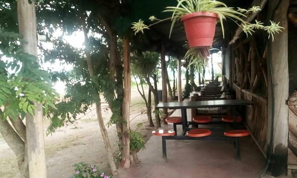 Tembo Safari Lodge Katunguru Buitenkant foto